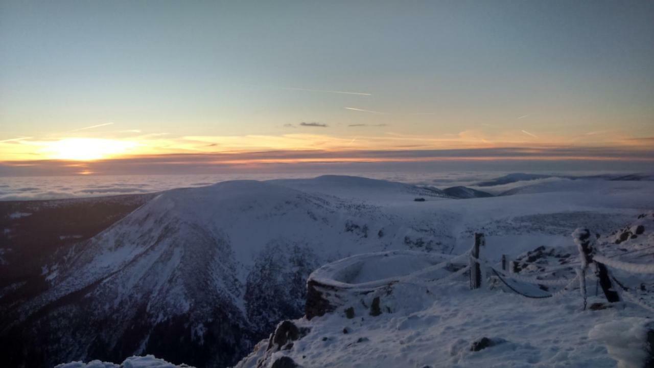 Pokoj Kameralny- De Luxe Z Oddzielnym Wejsciem Karpacz Buitenkant foto